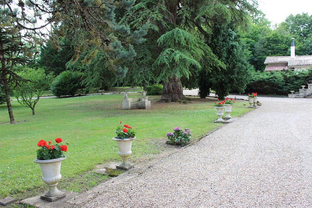 Chateau La Moune Montussan Exterior photo